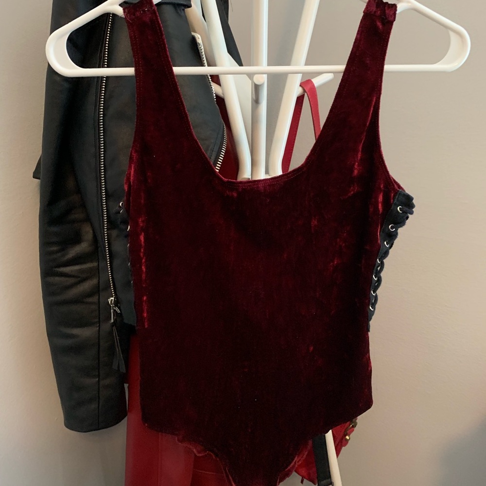 Emma & Sam LF velvet body suit